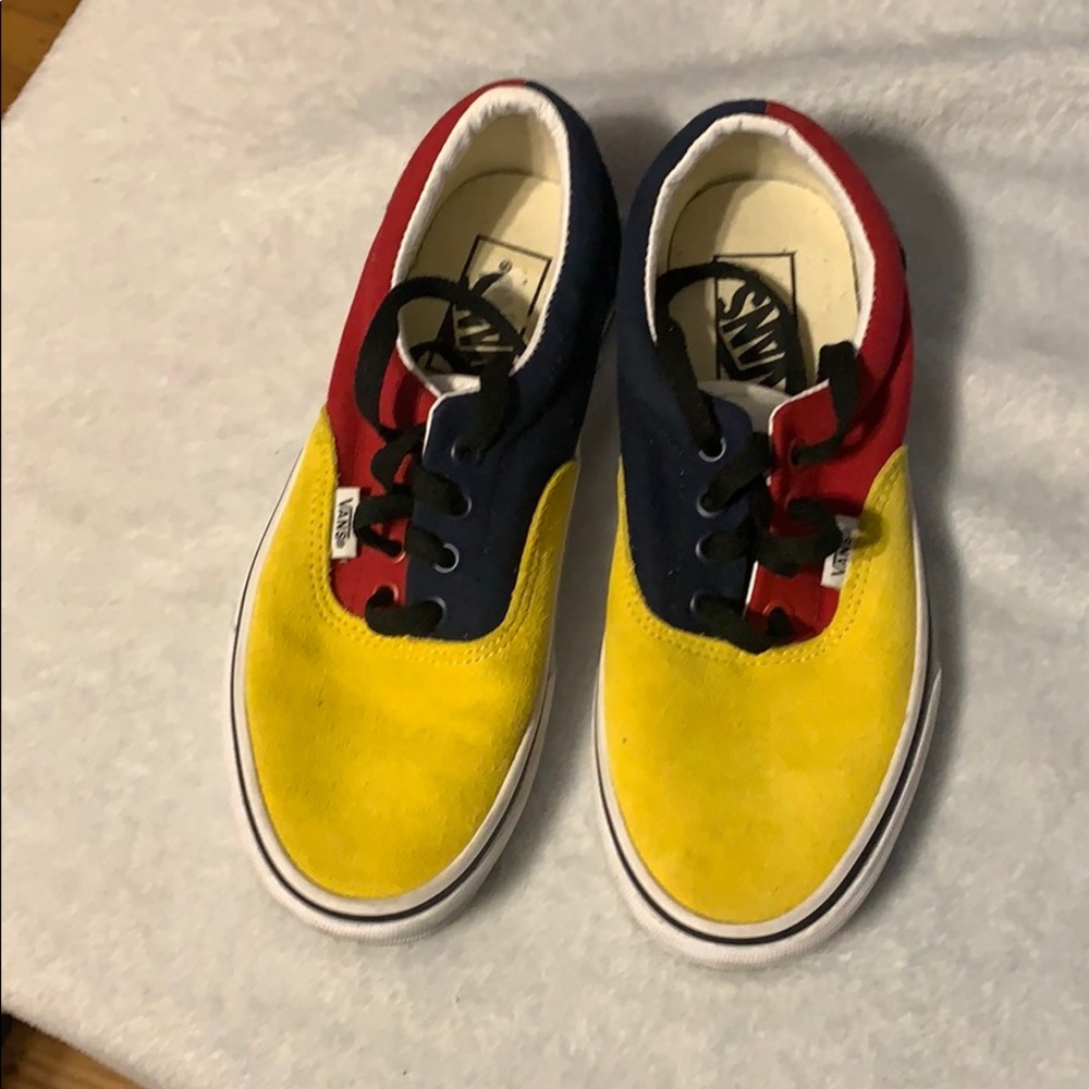 Kids Vans “Off The Wall” brand new size 5!